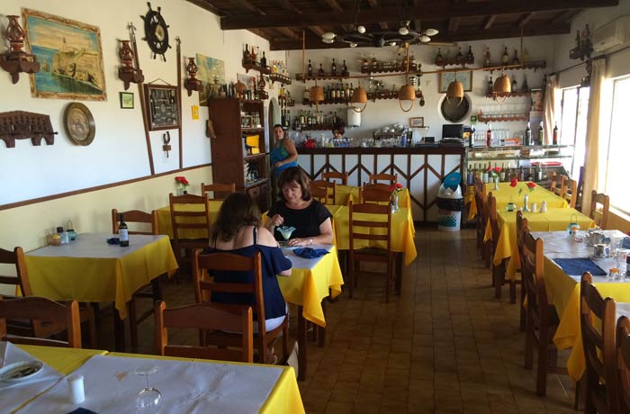Interior del restaurante Marigil comer en el Algarve