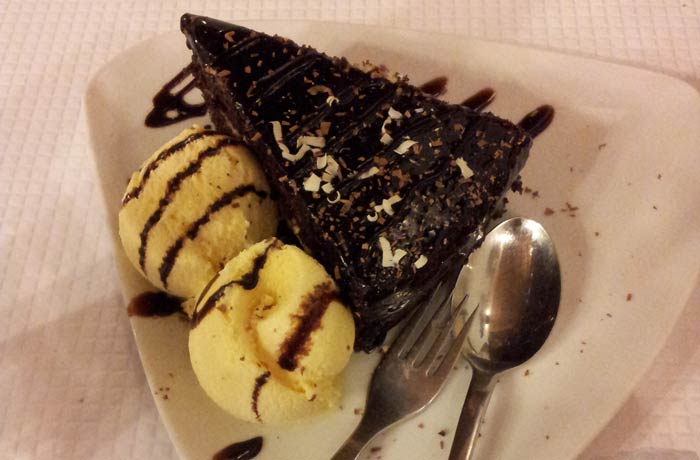 Tarta de chocolate del restaurante Marigil comer en el Algarve