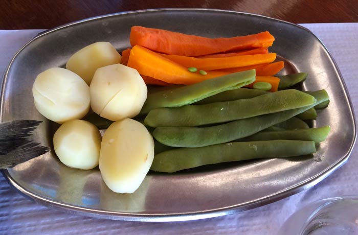 Verduras al vapor del restaurante do Sebastiao comer en el Algarve