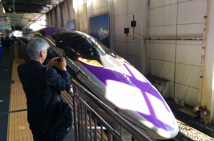 Uno de los espectaculares trenes japoneses Japón por libre
