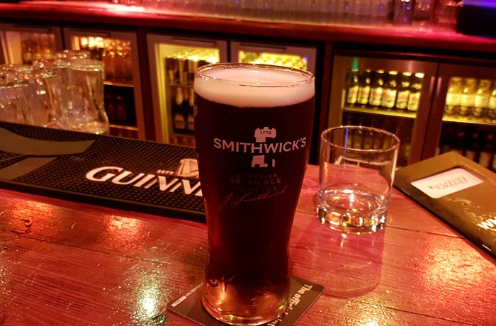Una pinta de cerveza Smithwick's una semana en Irlanda