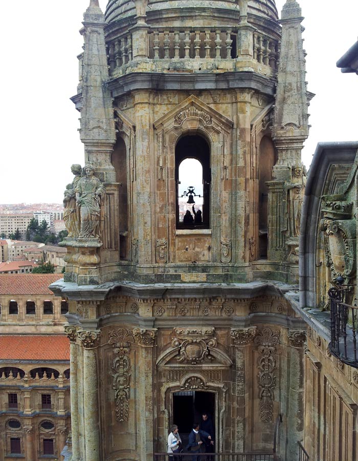 Una de las torres de la Clerecía desde Scala Coeli Salamanca San Valentín