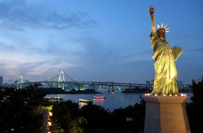 Réplica de la Estatua de la Libertad en la isla artificial de Odaiba, en Tokio curiosidades de Japón