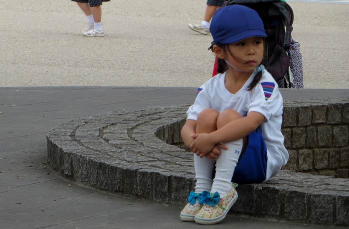 Un niña uniformada en Tokio curiosidades de Japón