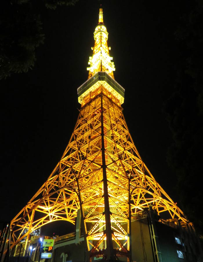 Tokyo Tower que recuerda a la Torre Eiffel curiosidades de Japón