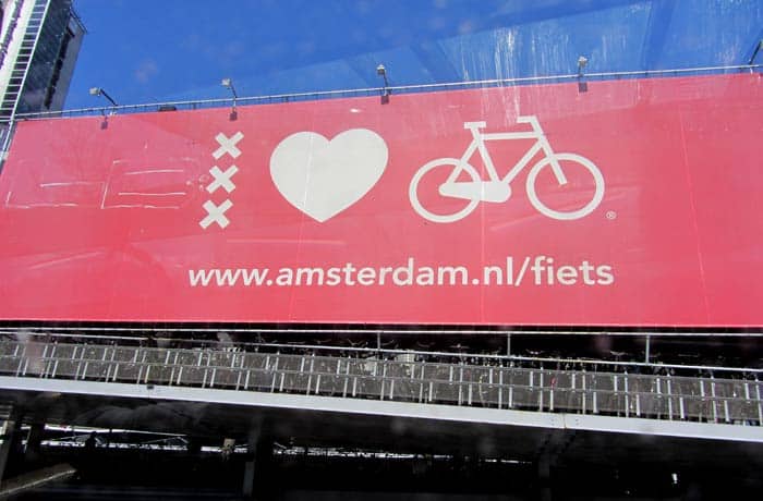 Aparcamiento para bicicletas en Ámsterdam cerca de Centraal Station