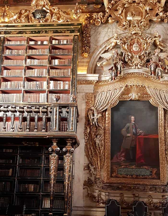 Interior de la Biblioteca Joanina qué ver en Coímbra