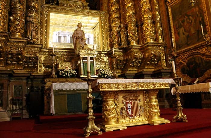 Sepulcro de santa Isabel de Portugal en la iglesia del Monasterio de Santa Clara-a-nova qué ver en Coímbra