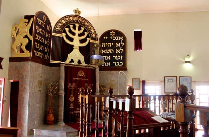 Interior de la sinagoga de Belmonte Portugal