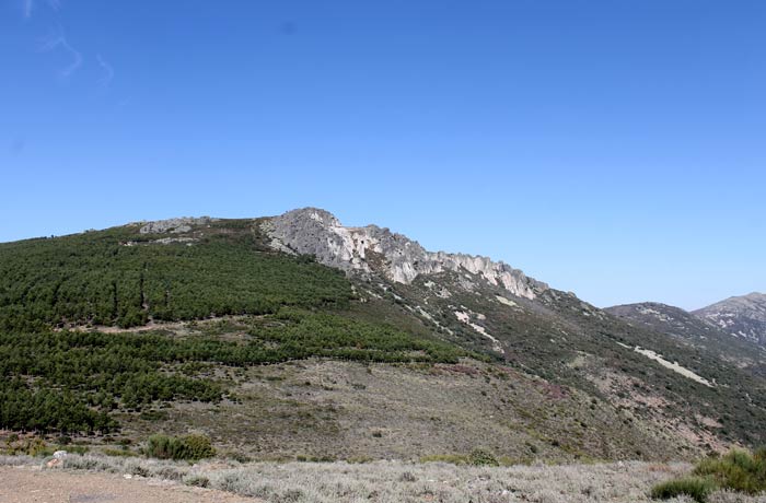 Vista de la Cueva de la Mora desde el sendero de regreso Castillo Viejo de Valero