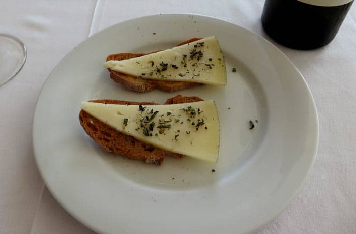 Aperitivo de queso comer en Cangas del Morrazo