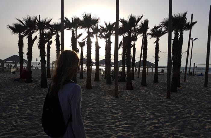 Atarceder en la playa de Frishman de Tel Aviv Israel por libre