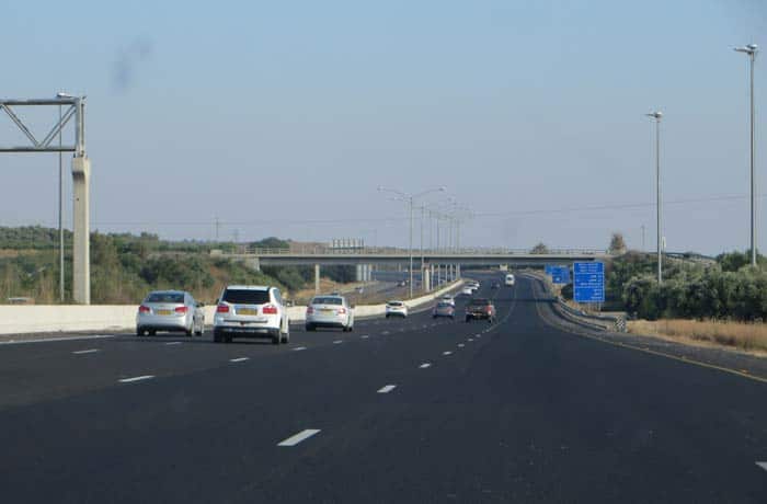 Autovía de cuatro carriles en Israel