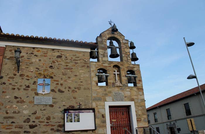 Capilla de la Vera Cruz con sus diez campanas qué ver en Astorga