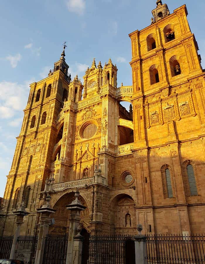 Fachada de la catedral de Astorga