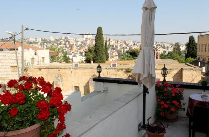 Terraza de Rosana Guest House en Nazaret Israel por libre