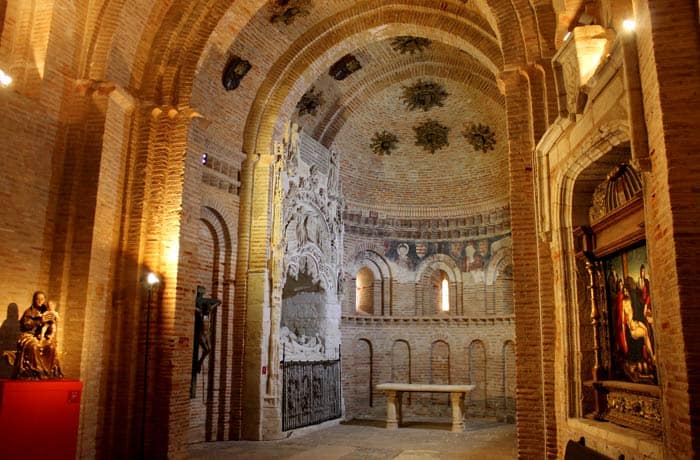 Sepulcro gótico de Pedro de Castilla y Salazar y su esposa Beatriz de Fonseca en la iglesia de San Lorenzo el Real qué ver en Toro