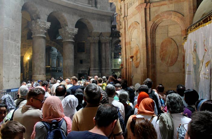Colas para acceder a la capilla del Santo Sepulcro qué ver en Jerusalén