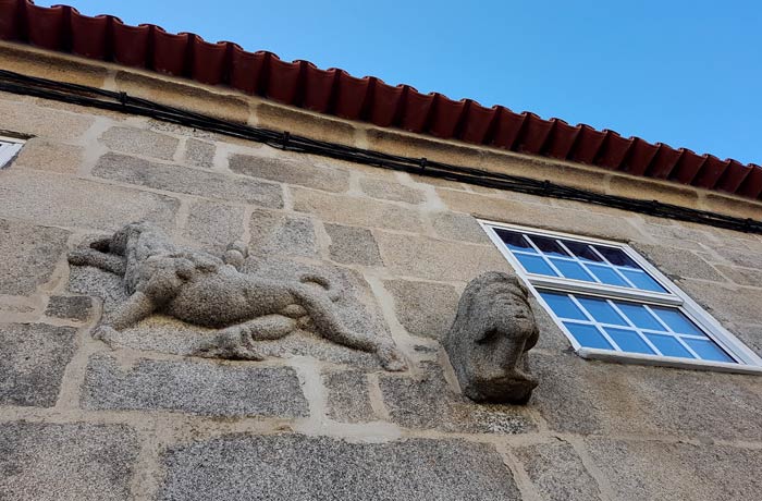 León de Judá en la fachada de la Casa do Gato Preto
