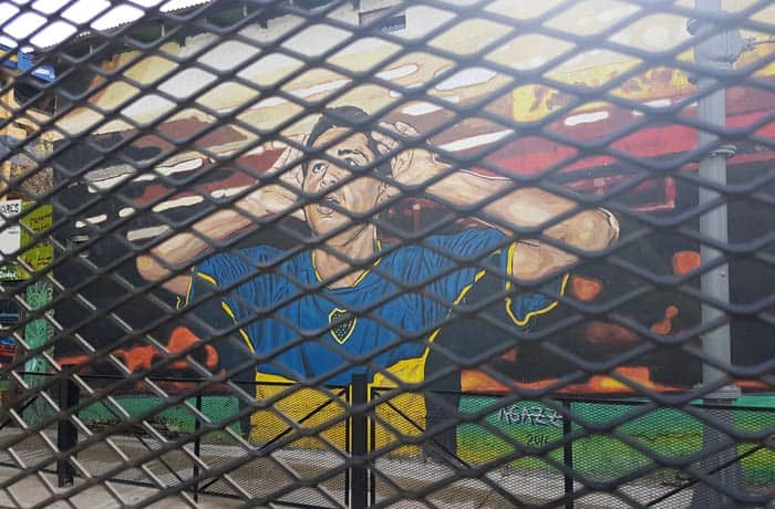 Grafiti de Riquelme en la calle Garibaldi visitar La Boca