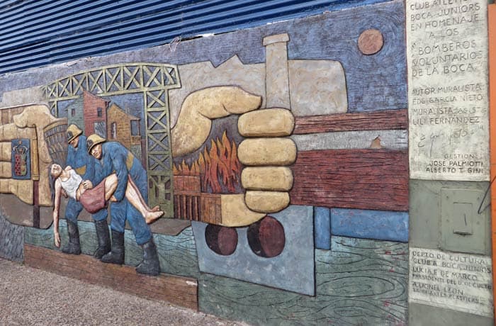 Mural de homenaje a los bomberos voluntarios de La Boca