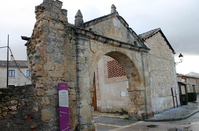 Arco de los Mesones de Gumiel de Izán Ribera del Duero Burgalesa