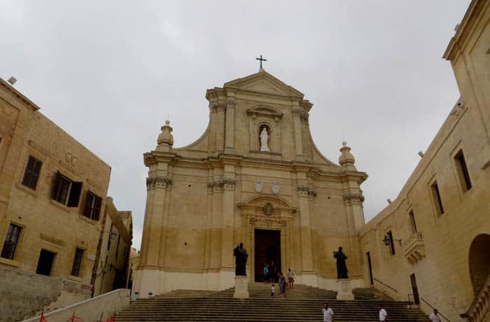 Fachada de la Catedral de Victoria que ver en Gozo