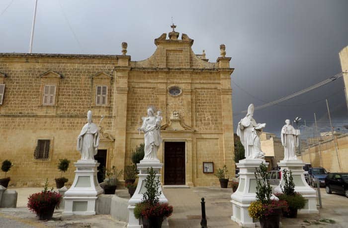 Otra vista del santuario de Ta ‘Pinu que ver en Gozo