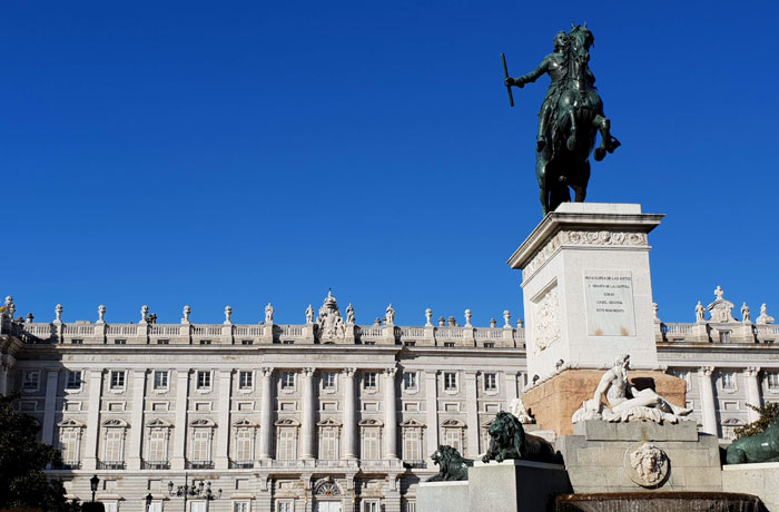 Monumento a Felipe IV ante el Palacio Real de Madrid