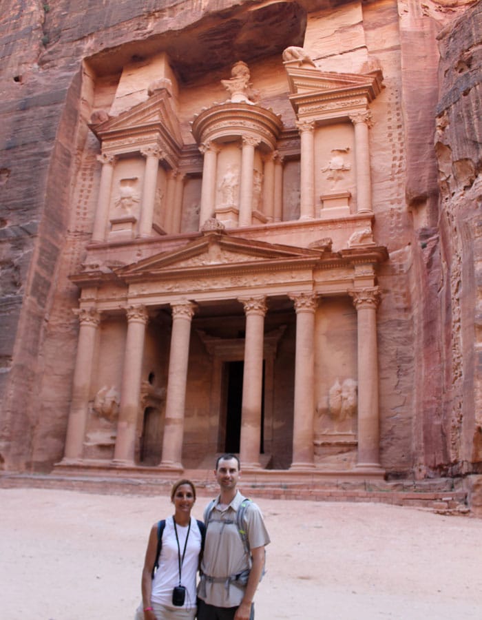 Juntos delante del Tesoro que ver en Petra