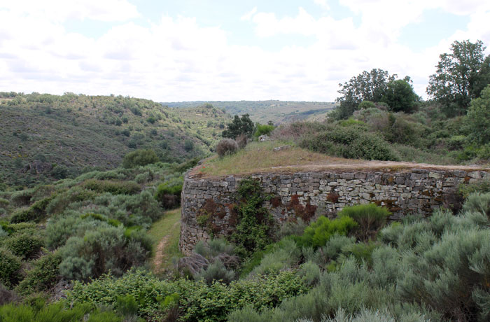 Muralla del castro del Castillo de Saldeana