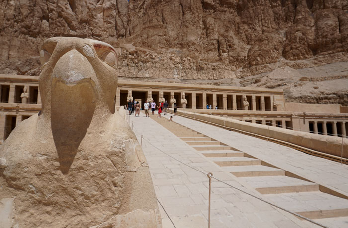 Templo funerario de Hatshepsut en Luxor Egipto en una semana