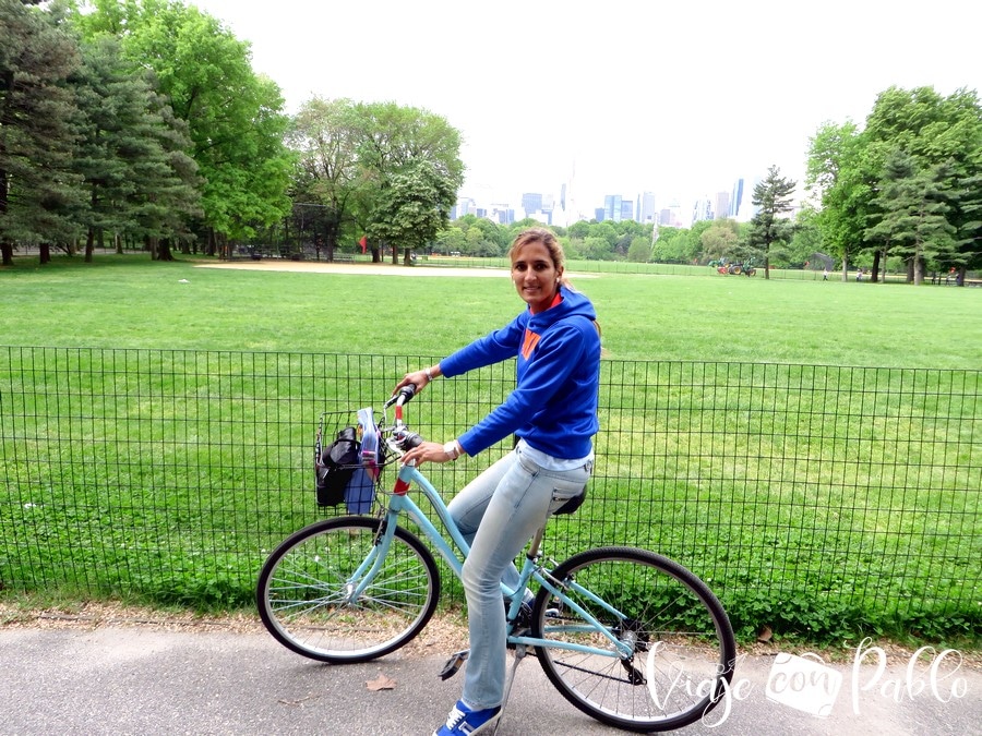 Con nuestra bici de alquiler en Central Park