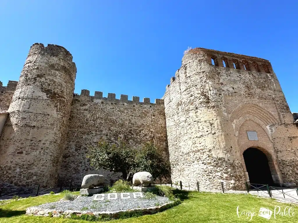 Muralla de Coca, puerta de la Villa y verracos prerromanos 