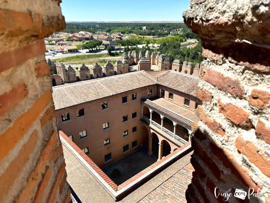 Patio del castillo de Coca