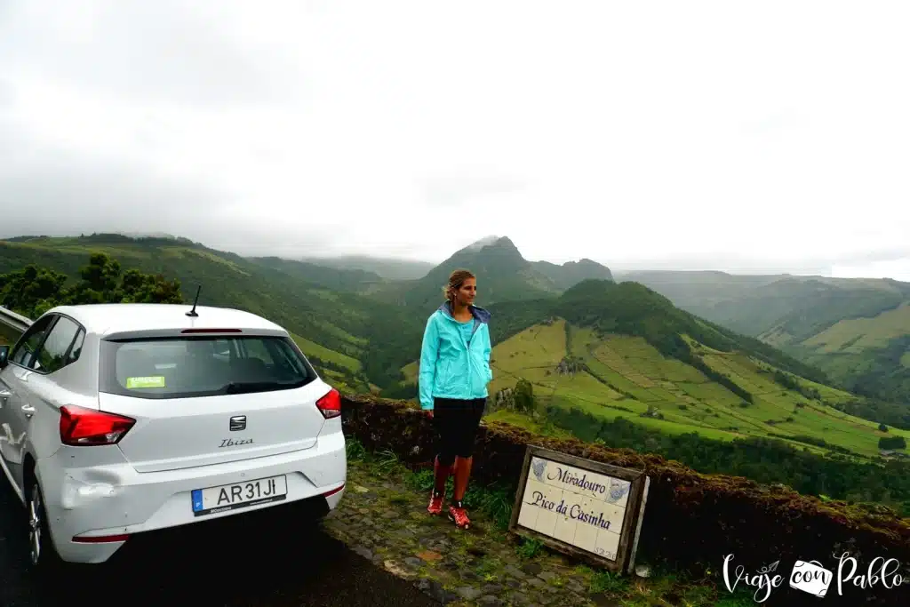 Nuestro coche de alquiler en la isla de Flores, en Azores.